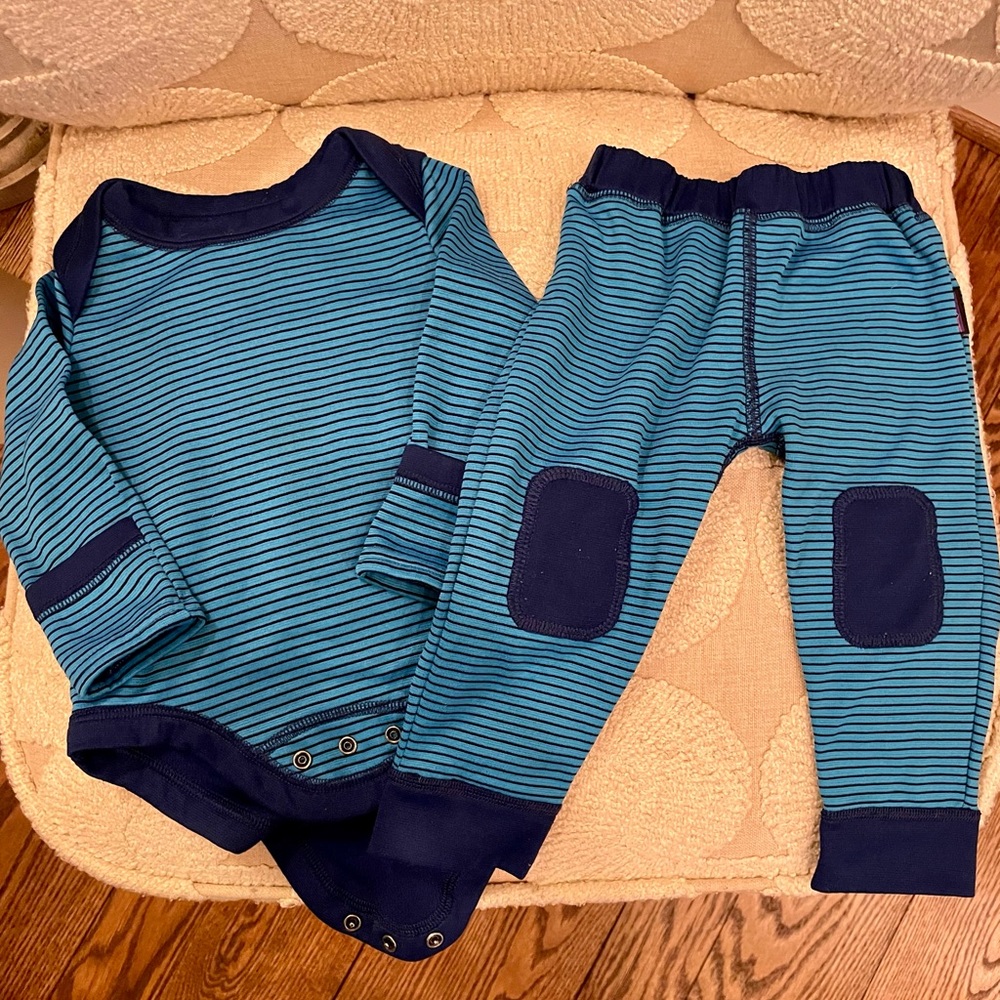 Patagonia base layer set of long sleeve onesie and pants; 6-12 month